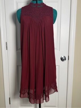 Burgundy Wine Red Lace Yoke Sleeveless Shift Dress Keyhole Back Sheer Hem Boho